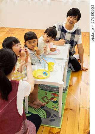 おやつの時間 57680053