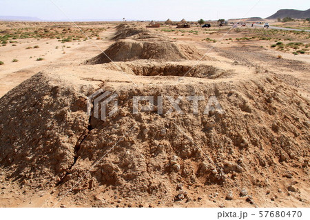 カナート(地下水路) カナート(地下水路) 57680470