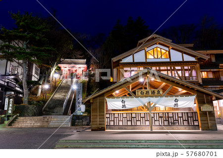 夜の草津温泉 57680701