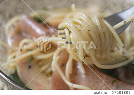 桃と生ハムと大葉の冷製パスタ 57681802