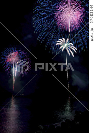 【湯河原温泉海上花火大会】 57683144