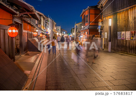 夜の祇園 花見小路通の写真素材