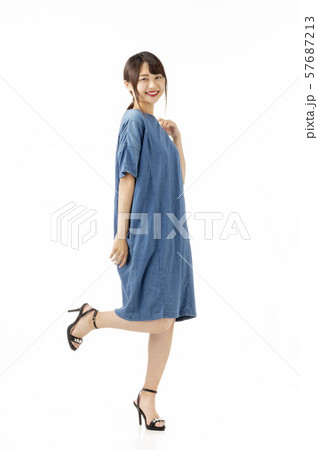 女子学生 57687213