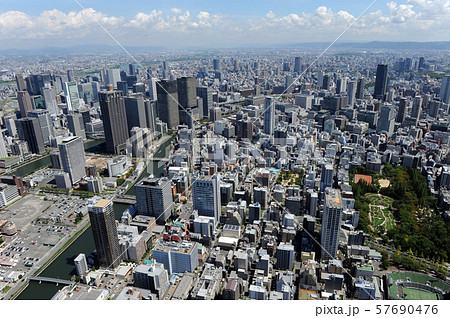 大阪市街を空撮 57690476