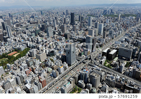 大阪市街を空撮 大阪市街を空撮 57691259