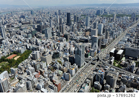 大阪市街を空撮 57691262