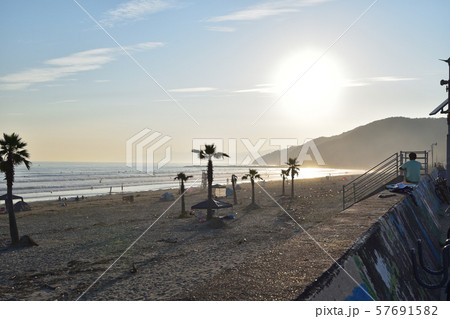 和歌山・サーフスポット磯ノ浦の夕日 57691582
