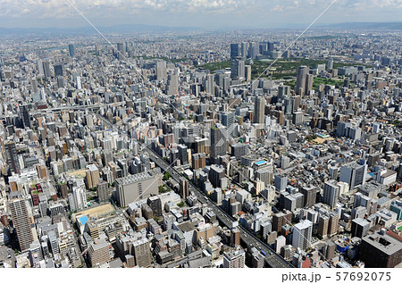 大阪市街を空撮 57692075