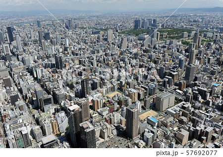 大阪市街を空撮 57692077