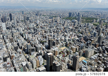 大阪市街を空撮 57692078