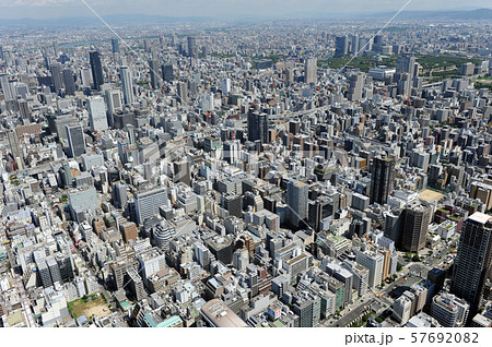 大阪市街を空撮 57692082