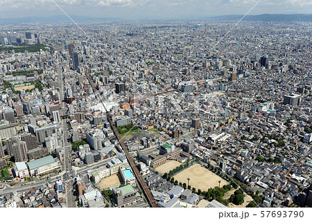 大阪市街を空撮 57693790