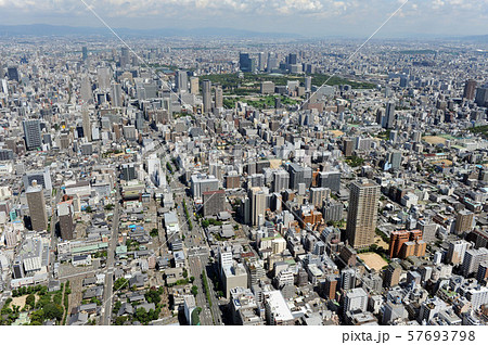 大阪市街を空撮 57693798