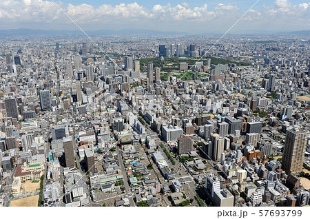 大阪市街を空撮 57693799