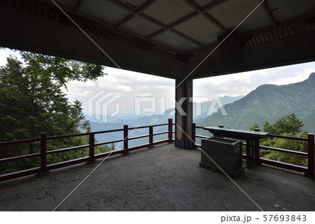 三峯神社　遥拝殿 57693843