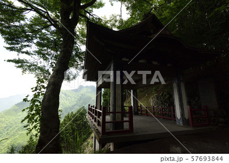 三峯神社　遥拝殿 57693844