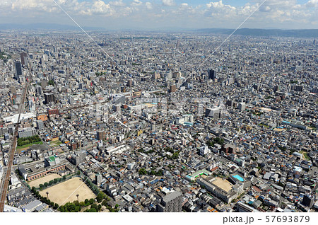 大阪市街を空撮 57693879