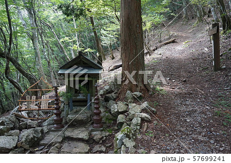 【世界遺産 紀伊山地の霊場と参詣道】大峯奥駈道 百丁茶屋 奈良県吉野郡黒滝村 【世界遺産 紀伊山地の霊場と参詣道】大峯奥駈道 百丁茶屋 奈良県吉野郡黒滝村 57699241