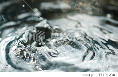 水 57701030