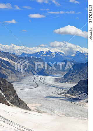 スイス、ユングフラウヨッホ からの氷河の風景 スイス、ユングフラウヨッホ からの氷河の風景 57703812