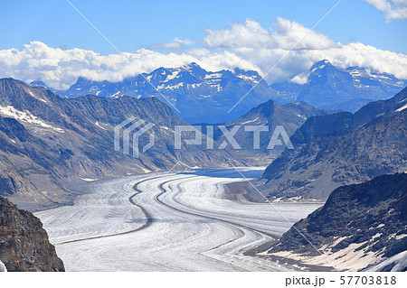 スイス、ユングフラウヨッホ からの氷河の風景 57703818