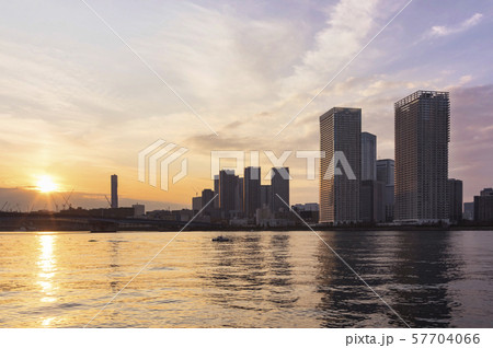 東京湾岸夕焼け 57704066