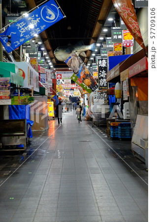 大阪のアーケード街 57709106