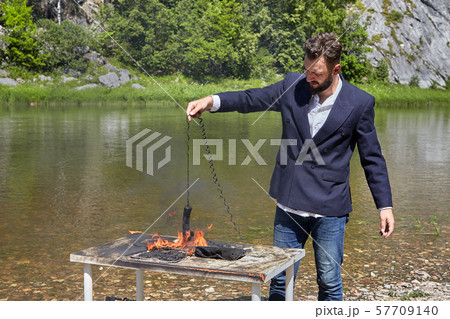 Businessman burns her desk with phone and laptop. 57709140