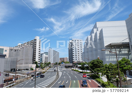 本町3丁目交差点から見た国道16号沿いの風景 57709214