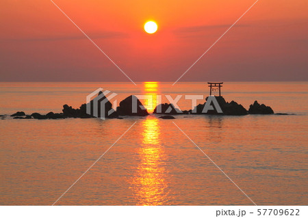 奈多海岸の日の出（杵築市） 57709622