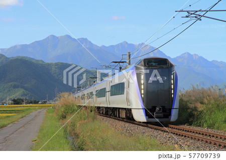 大糸線　北アルプス山麓の秋 57709739