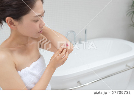 a thirty-something woman 57709752