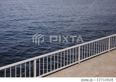 護岸 岸壁 柵 堤防 港湾施設 護岸 岸壁 柵 堤防 港湾施設 57713928
