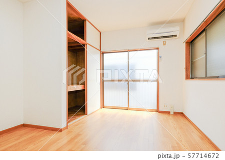 転入前・転出後の何もない部屋 57714672