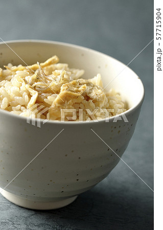 炊き込みご飯 57715904