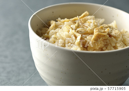 炊き込みご飯 57715905