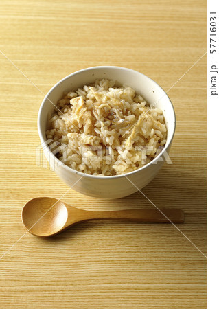 炊き込みご飯 57716031