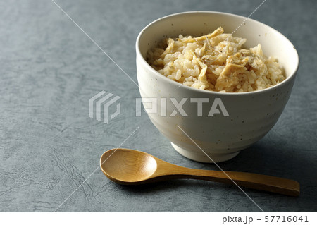 炊き込みご飯 57716041
