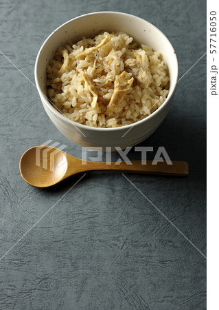 炊き込みご飯 57716050