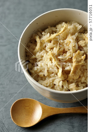 炊き込みご飯 57716051