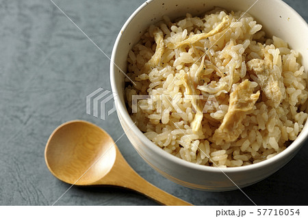 炊き込みご飯 57716054