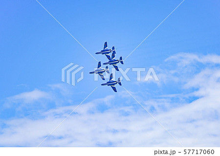 航空祭　ブルーインパルス飛行展示 57717060