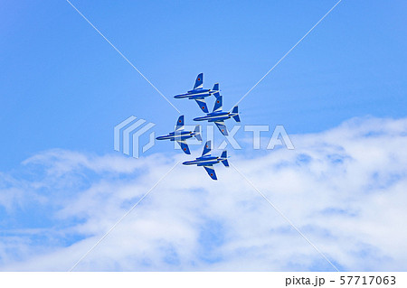 航空祭　ブルーインパルス飛行展示 57717063