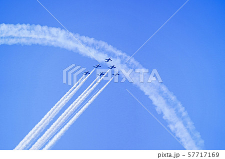 航空祭　ブルーインパルス飛行展示 57717169