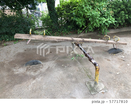 木製シーソー 57717810