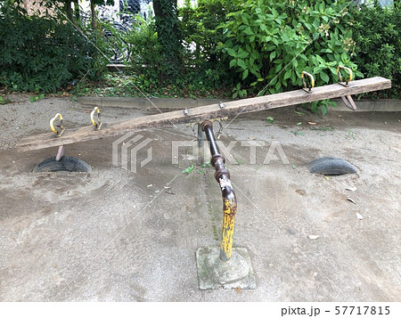 木製シーソー 57717815