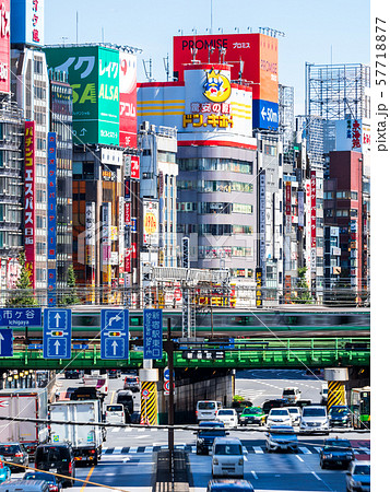 東京都市風景　新宿　縦位置 57718877