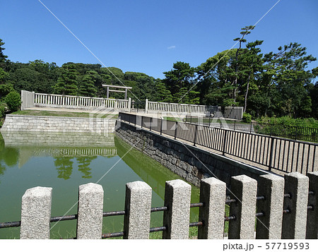 百舌鳥・古市古墳群 仁徳天皇陵古墳 前方後円墳 拝所 57719593