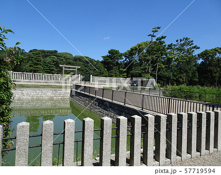 百舌鳥・古市古墳群 仁徳天皇陵古墳 前方後円墳 拝所 57719594