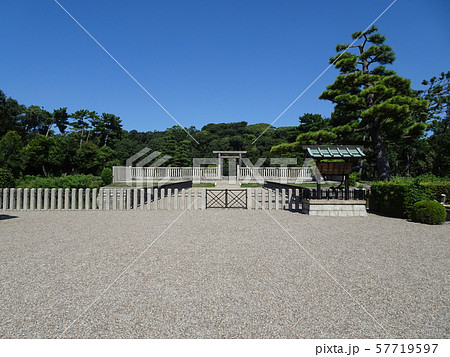 百舌鳥・古市古墳群 仁徳天皇陵古墳 前方後円墳 拝所 57719597